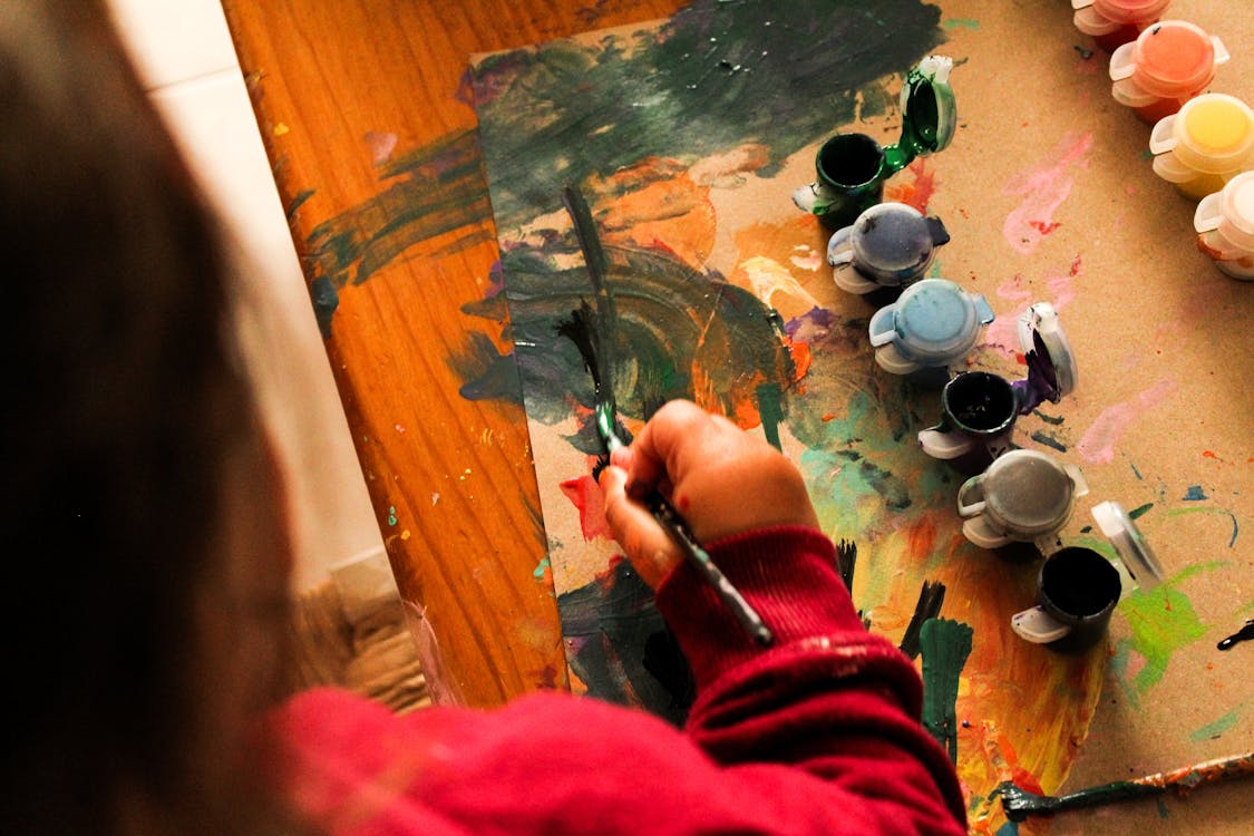 Школьники Павлодара создали вариации портрета известного учёного