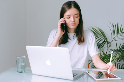 Ilmainen kuvapankkikuva tunnisteilla aikuinen, elämä kotona, freelance