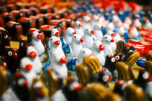 Free A vibrant collection of handcrafted ceramic birds showcasing exquisite craftsmanship. Stock Photo