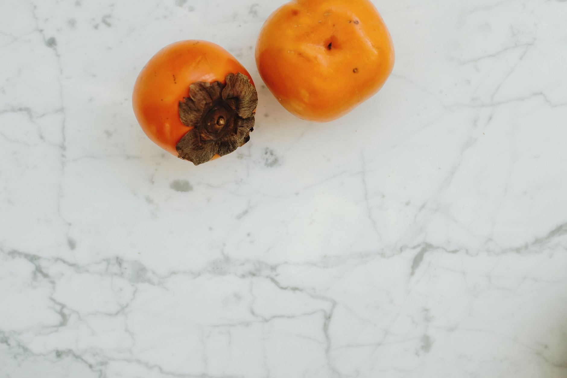 Vanilla ice cream topped with persimmon sauce and chopped almonds