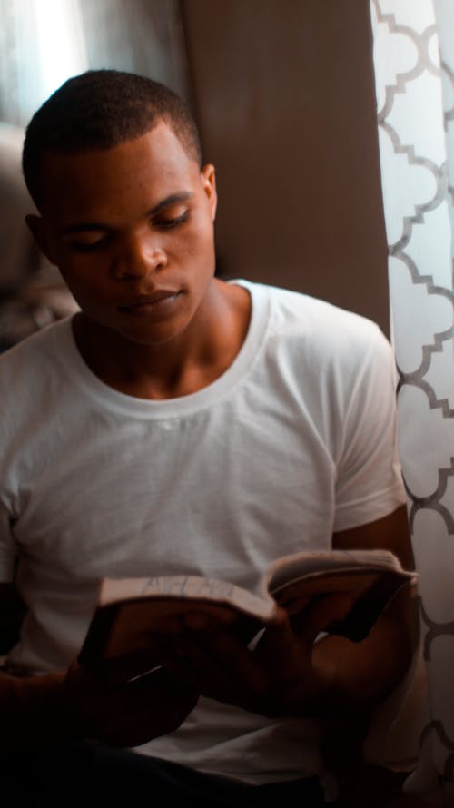 Free Man in White Crew Neck T-shirt Stock Photo