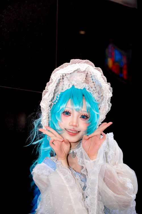 Free A vibrant close-up of a cosplayer in elaborate costume and blue wig. Stock Photo