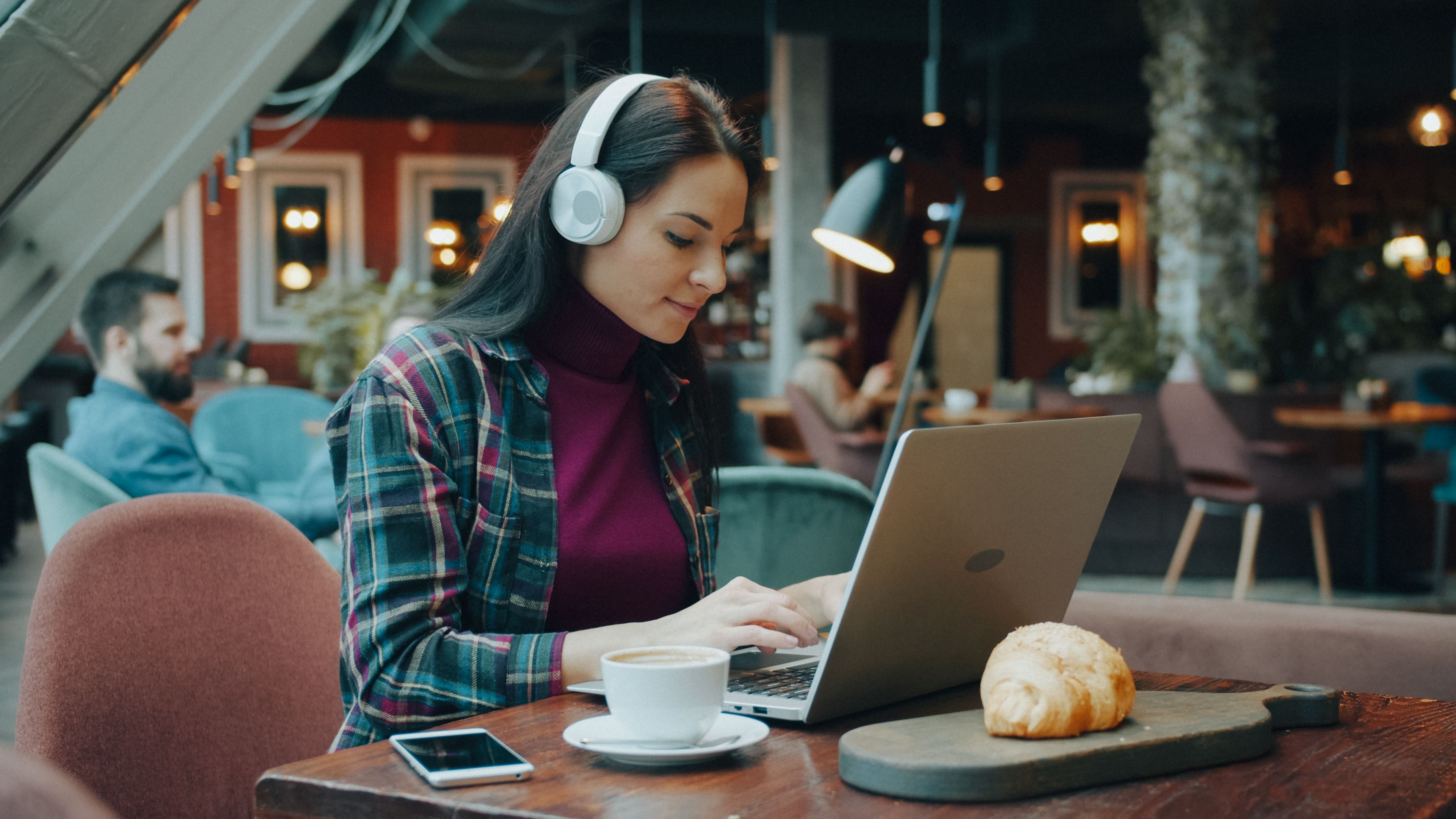 I've worked remotely from 15 different countries. Here's what I've learned and what I'd never do again. — Photo by Vitaly Gar