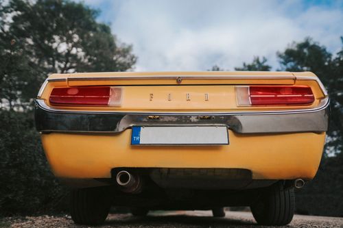 Free Close-up rear view of a classic yellow Ford car with chrome details in Fethiye, Türkiye. Stock Photo