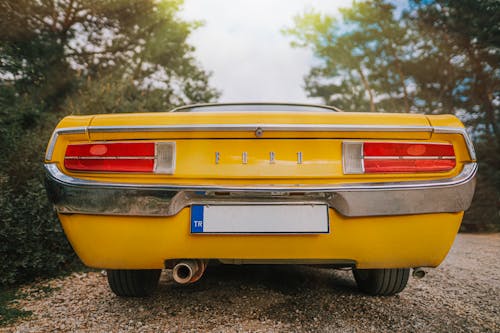 Voiture Ford Jaune