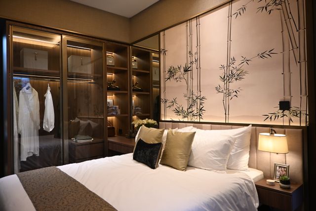 Chambre décorée dans des tons naturels avec du bambou, dans l'esprit d'une chambre de charme à Gujan-Mestras