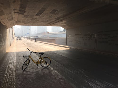 Kostnadsfri bild av cykel, ensamhet, peking
