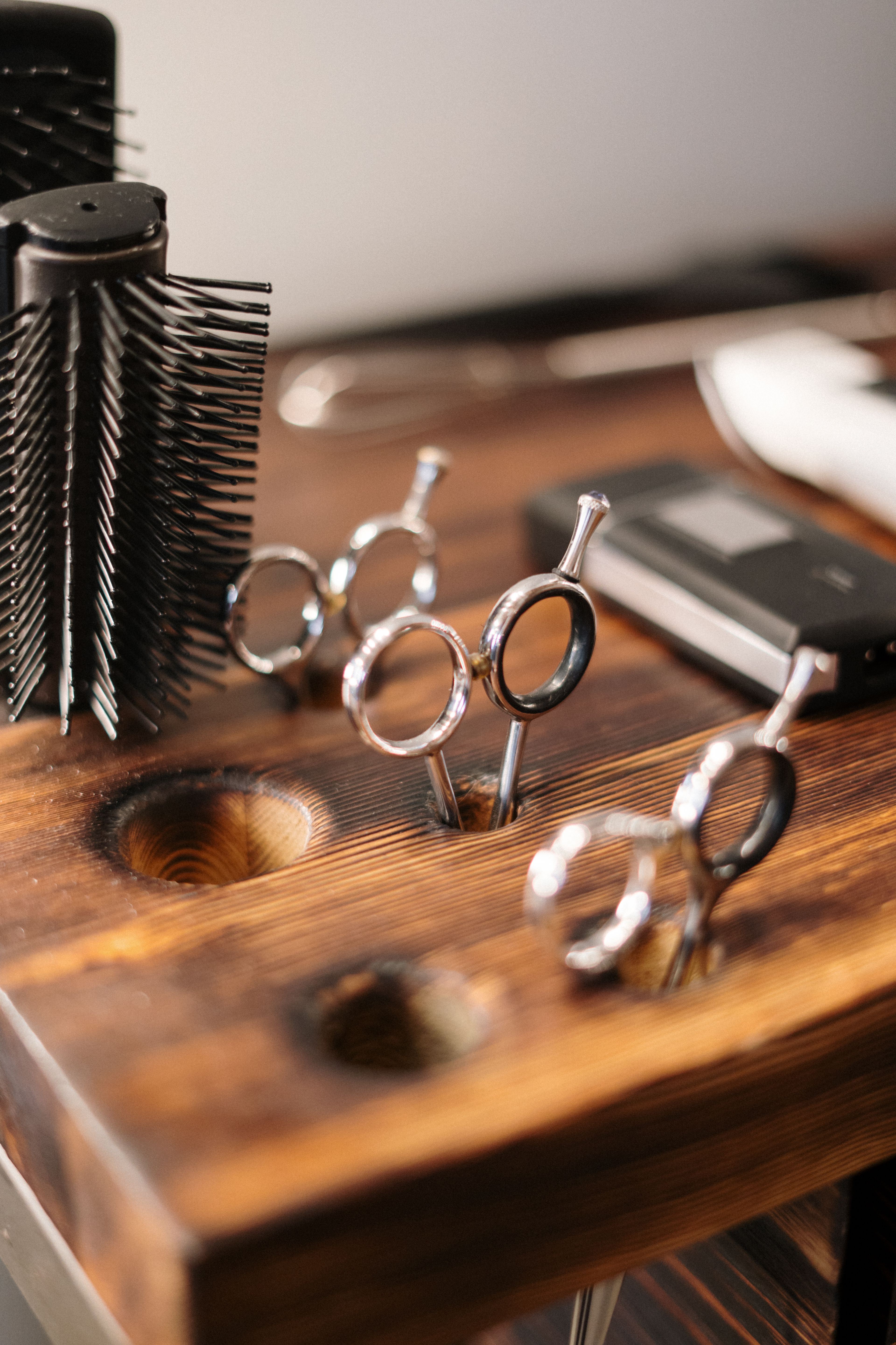 Brushes and shears on the station