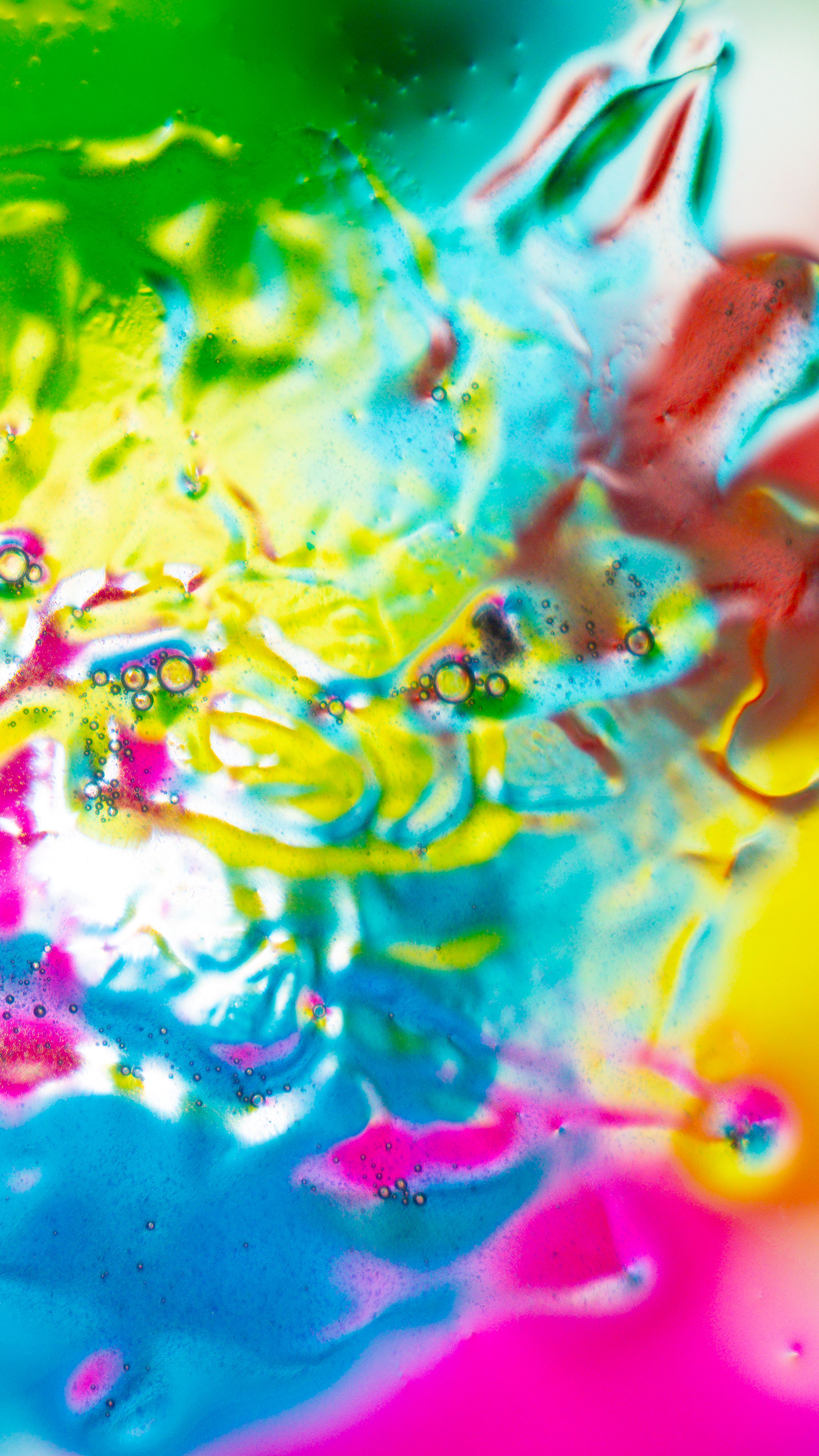 Fotomural Arte abstracto vibrante con coloridos patrones de líquidos y burbujas, que crean un efecto visual dinámico.