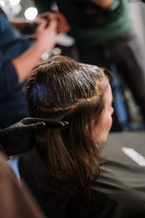 Cliente recevant une coloration