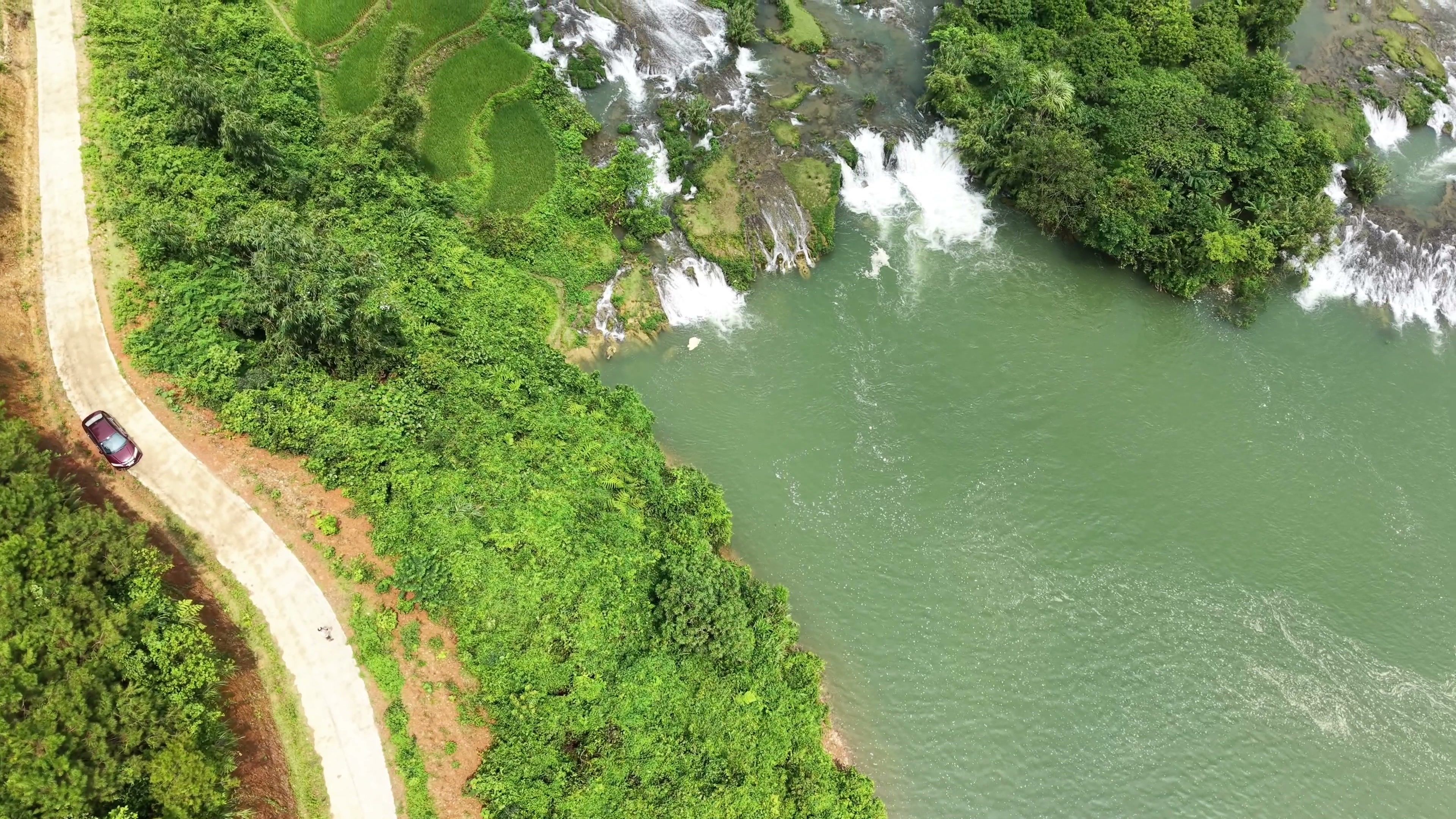 Explore the stunning aerial view of Doai Duong's greenery and river in Cao Bang, Vietnam. Perfect for nature and travel visuals.