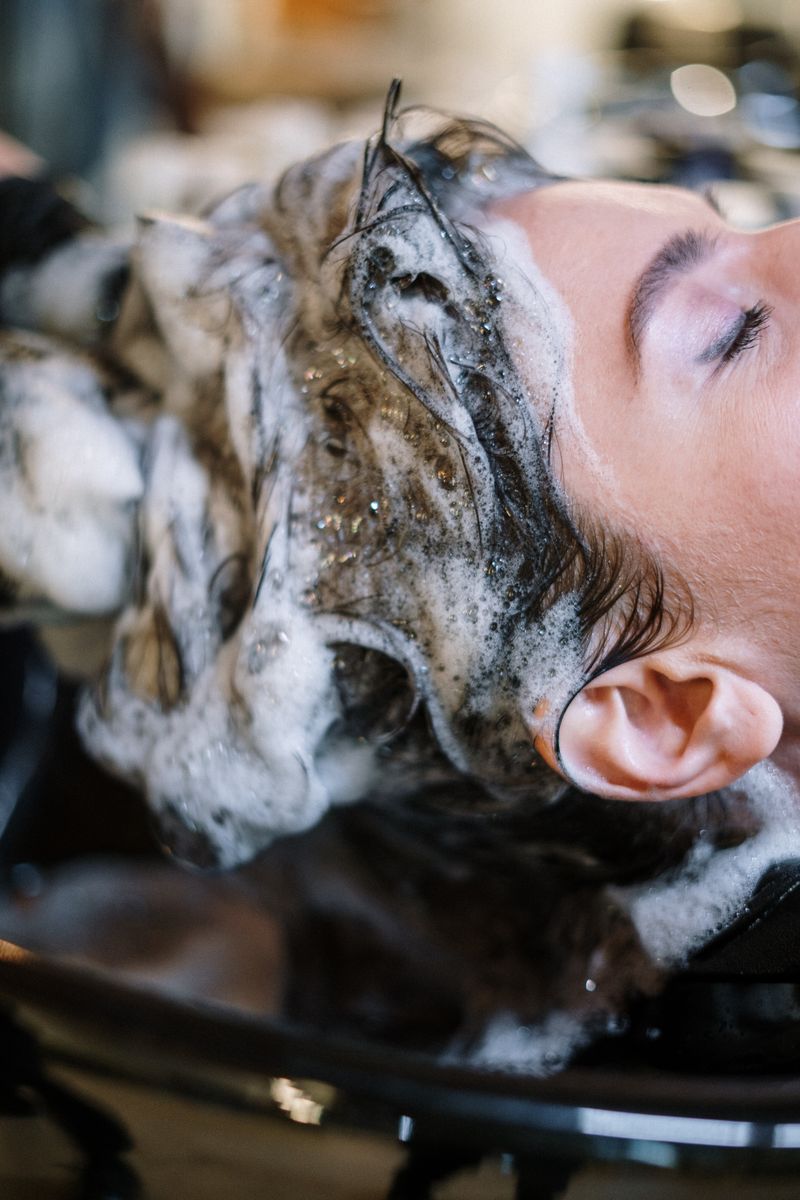 Lavado de cabello con shampoo en head spa