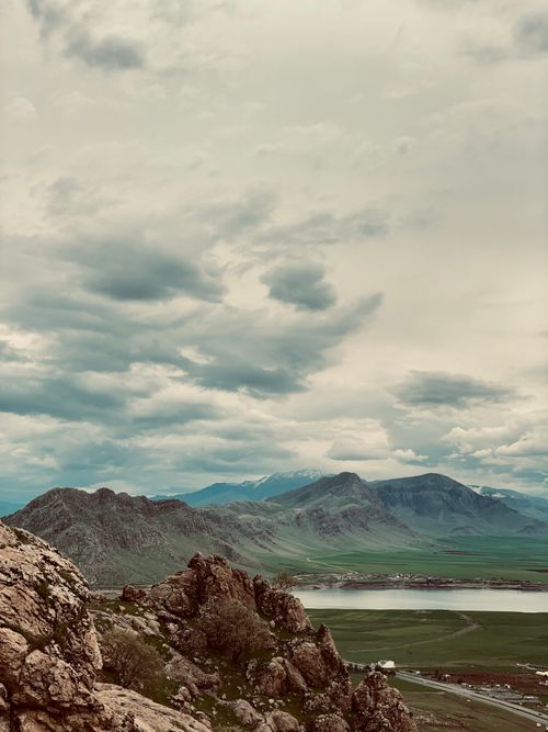 Free Majestic landscape featuring mountains, valleys, and clouds in Ranya, Iraq. Stock Photo
