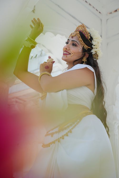 Free A captivating portrait of a woman in traditional Indian attire, performing a cultural dance. Stock Photo