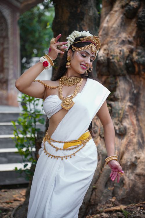 Free Portrait of a woman in traditional attire performing an Indian dance outdoors. Stock Photo