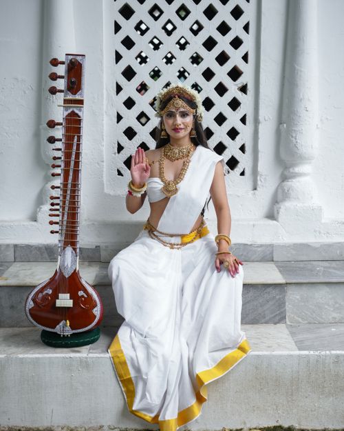 Free A captivating portrayal of a woman in traditional Indian attire with a sitar, evoking goddess imagery. Stock Photo