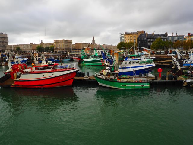 Marine Le Pen lance officiellement sa campagne présidentielle à Orléans