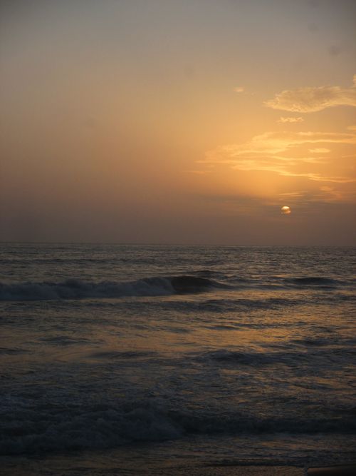 Free Peaceful sunset over the ocean creates a golden horizon with gentle waves. Stock Photo