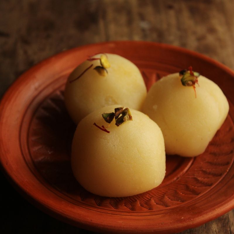 Indian Rasgulla: Cottage Cheese Balls in Cardamom Syrup