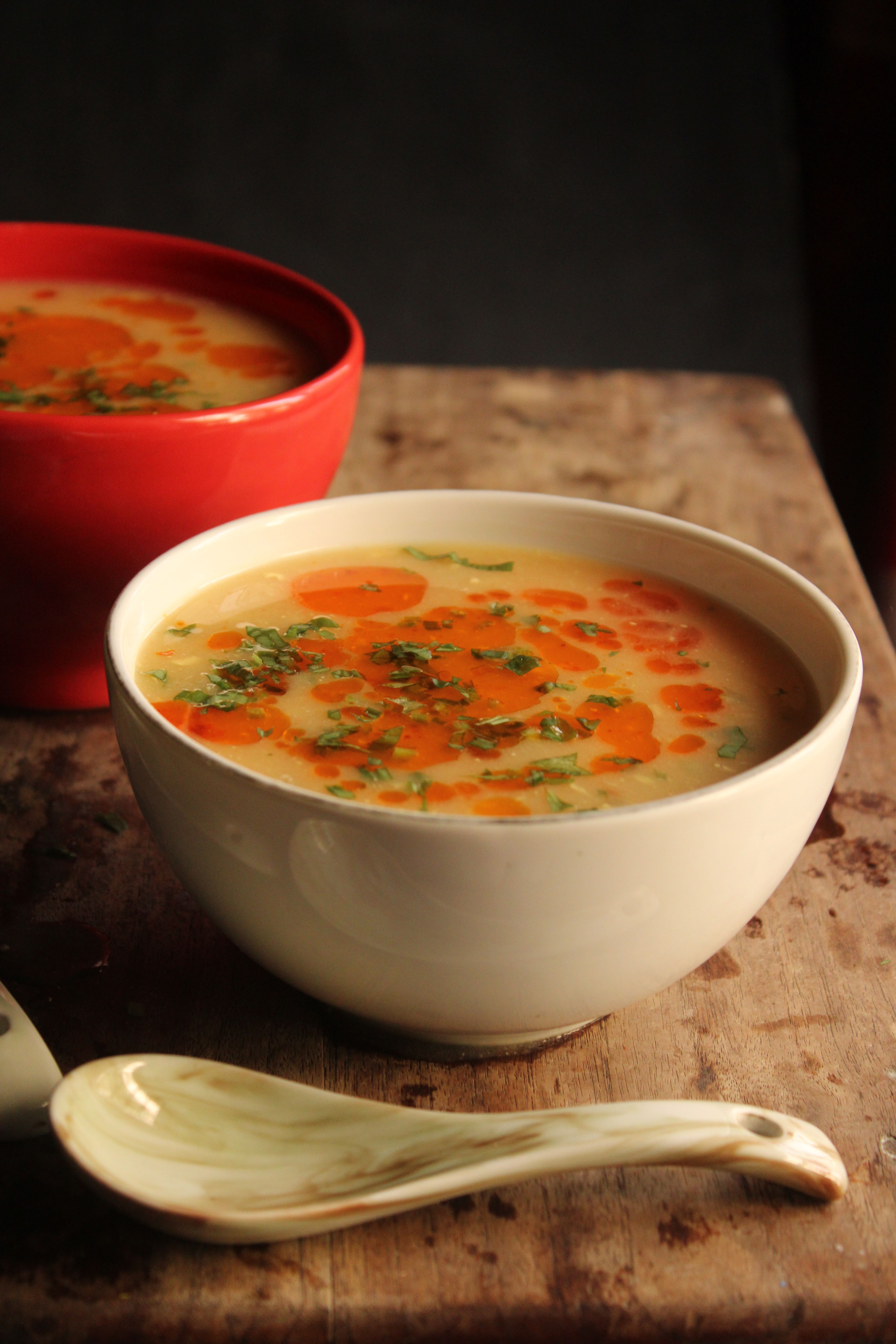Foto de Caldo de mandioca com carne e torradas de alho