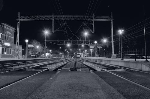 Foto profissional grátis de estação de trem, leve, luzes