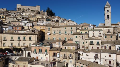 Free Charming view of an Italian hilltop town with timeless architecture and a clear blue sky. Stock Photo
