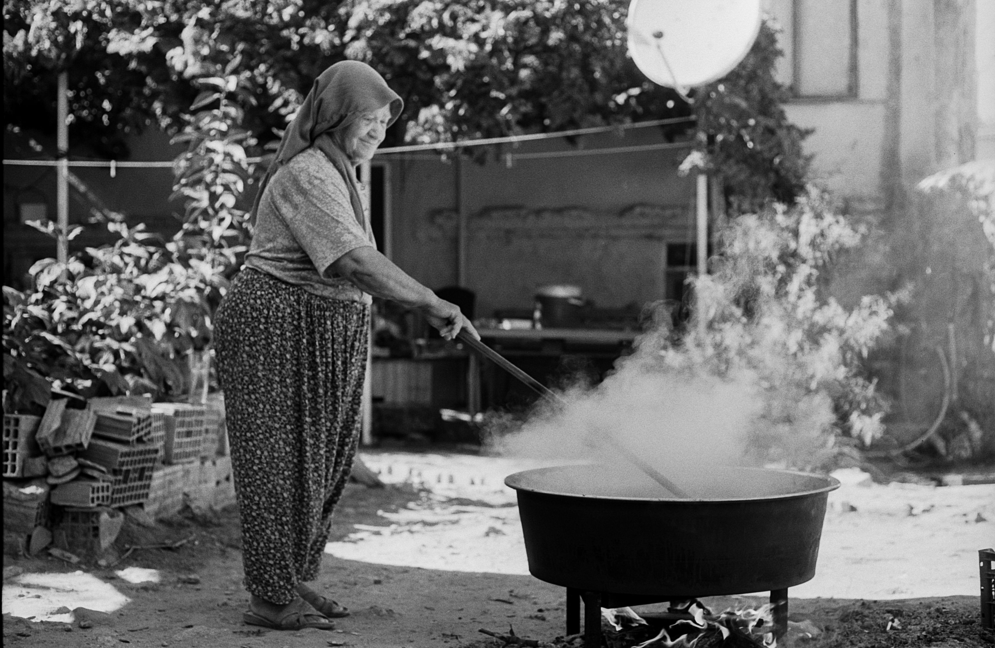home cooking, meal planning, budget-friendly recipes, kitchen hacks, healthy eating, family meals, cookware essentials, food 