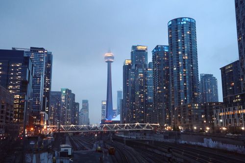 Free A stunning view of the Toronto skyline at dusk with the iconic CN Tower illuminated. Stock Photo