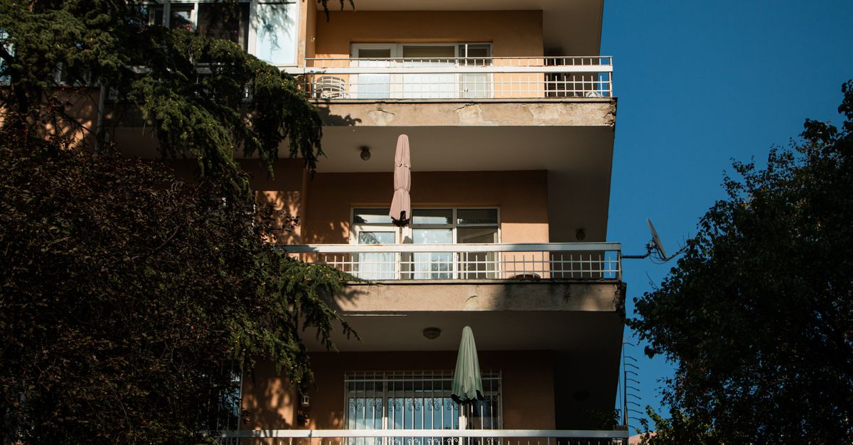 A three-story apartment building facade with balconies in Ankara, Türkiye.
