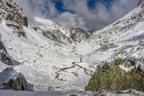 Free Snow Covered Mountain Under Cloudy Sky Stock Photo