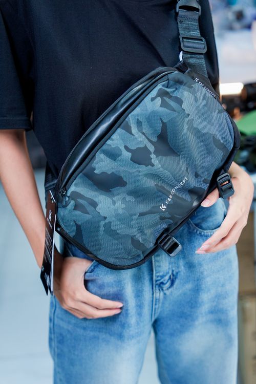 Free Effortlessly trendy blue camouflage crossbody bag, perfect for urban and streetwear style. Stock Photo