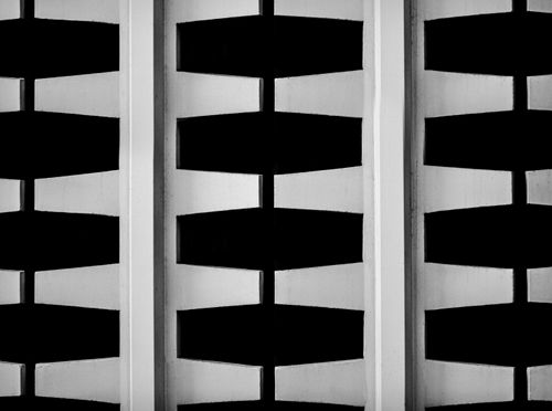 Free Monochrome abstract view of a repeating geometric architectural facade. Stock Photo