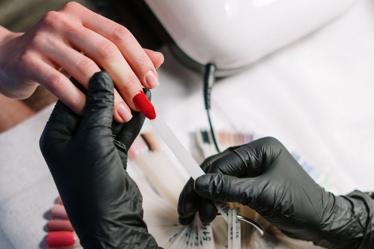 Dünne Nägel stärken: Ursachen & Behandlung im Nagelstudio St. Gallen