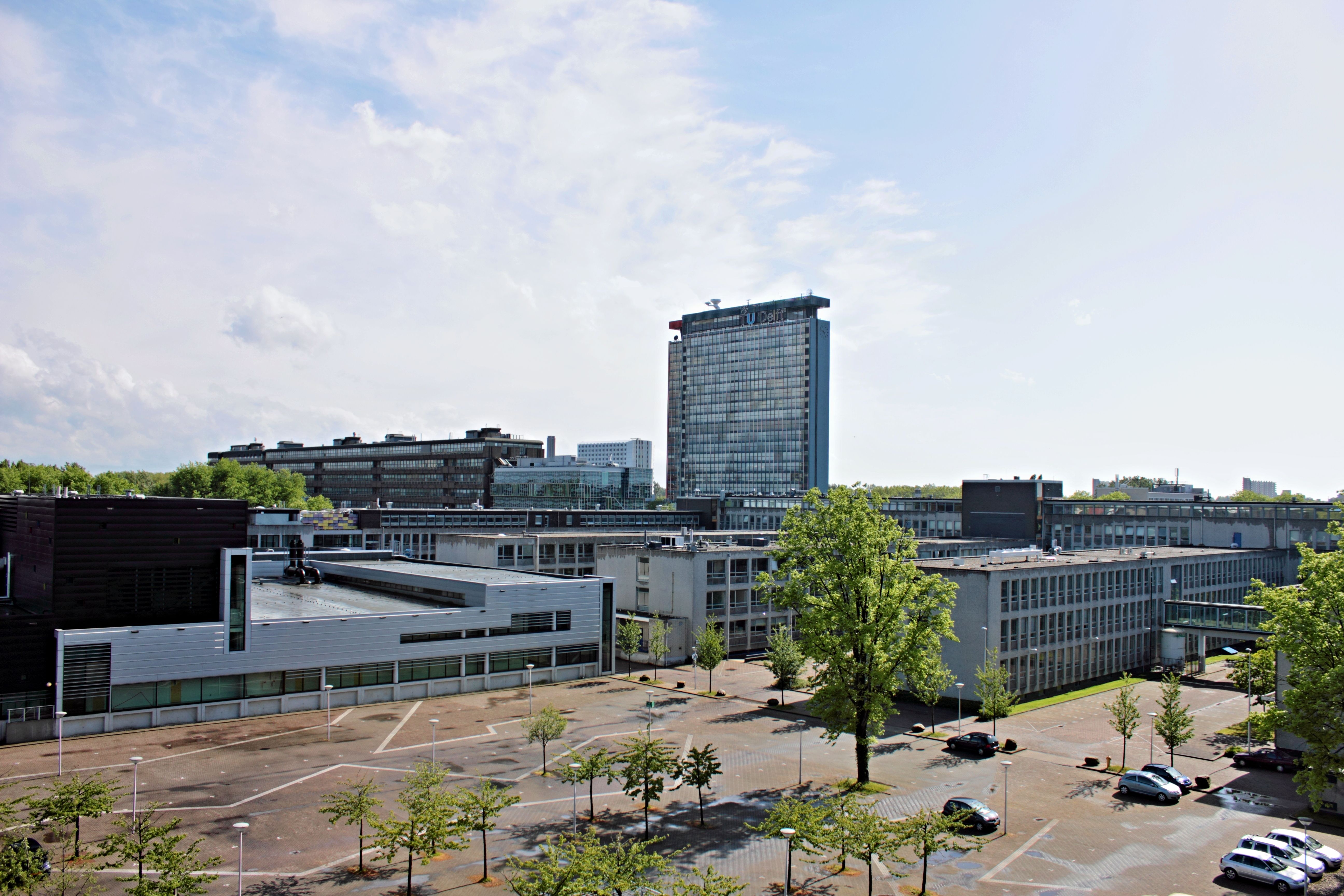 Delft Teknik Üniversitesi kampüsündeki bir bina