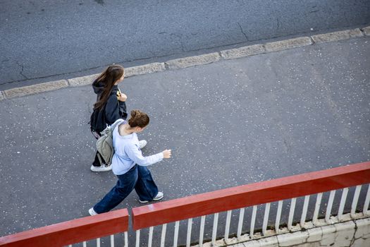 What is walking down the newly-pedestrianised Oxford Street like?