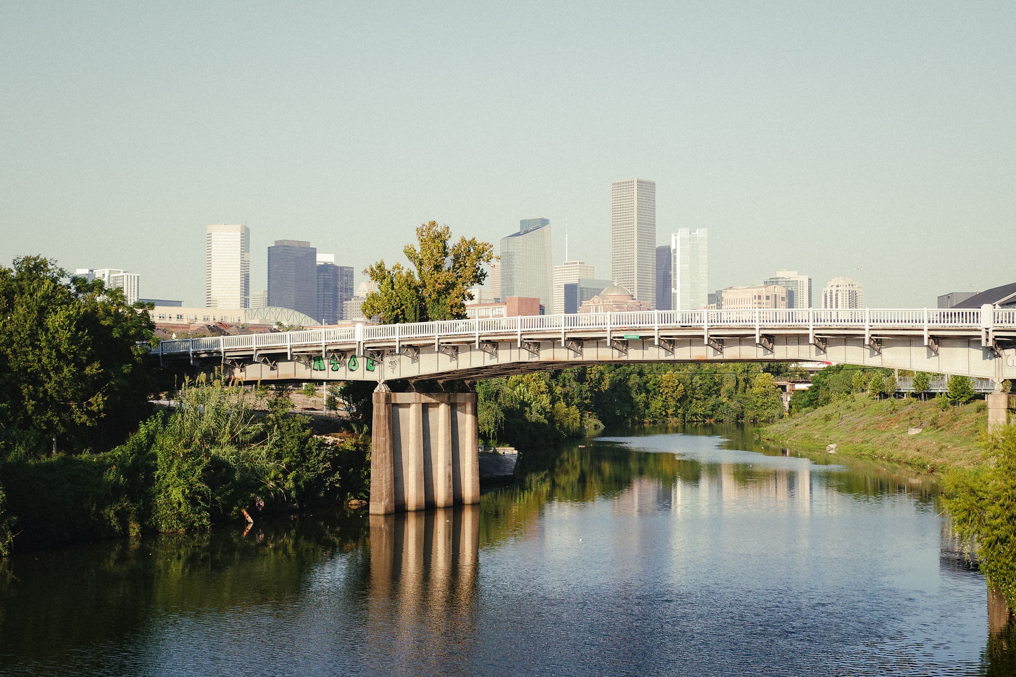 Chicago-Naperville-Elgin vs Houston-Pasadena-The Woodlands — median income & household size comparison