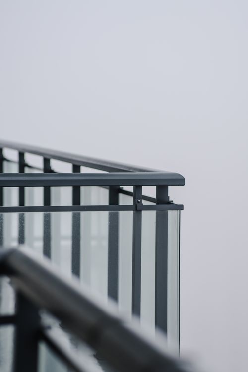 Free A minimalist balcony railing captured amidst dense fog in Toronto, showcasing modern urban architecture. Stock Photo