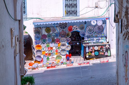 Free Colorful ceramic dishes displayed at an outdoor shop in Carthage, Tunisia. Stock Photo