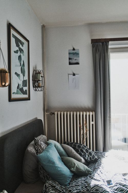 Free A well-decorated bedroom with a comfortable bed and natural sunlight for a cozy atmosphere. Stock Photo
