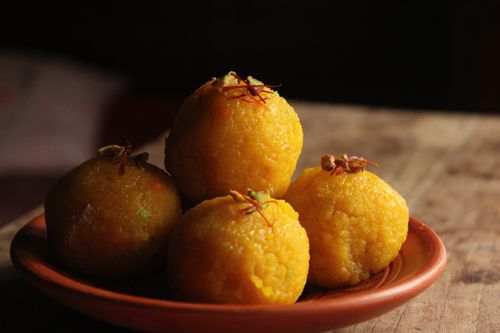 Free Close-up of traditional Indian sweets, ladoos, on an earthen plate. Stock Photo