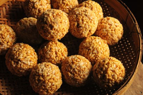 Free Delicious Indian puffed rice balls in a basket, perfect for festive occasions. Stock Photo