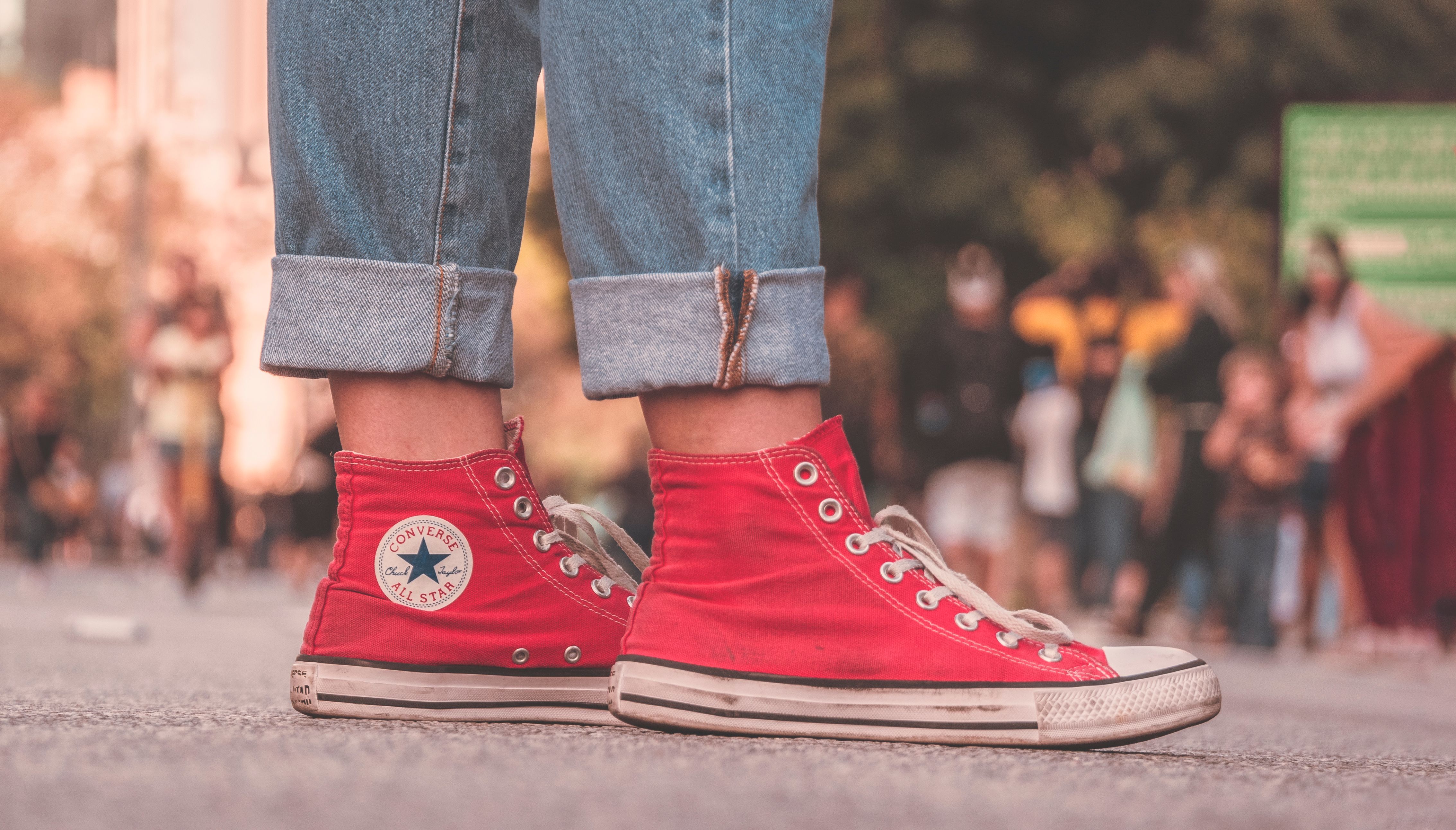 Πώς να διαλέξεις το σωστό νούμερο σε Sneakers online: Ο απόλυτος οδηγός μεγεθών (sizing guide) για γυναίκες