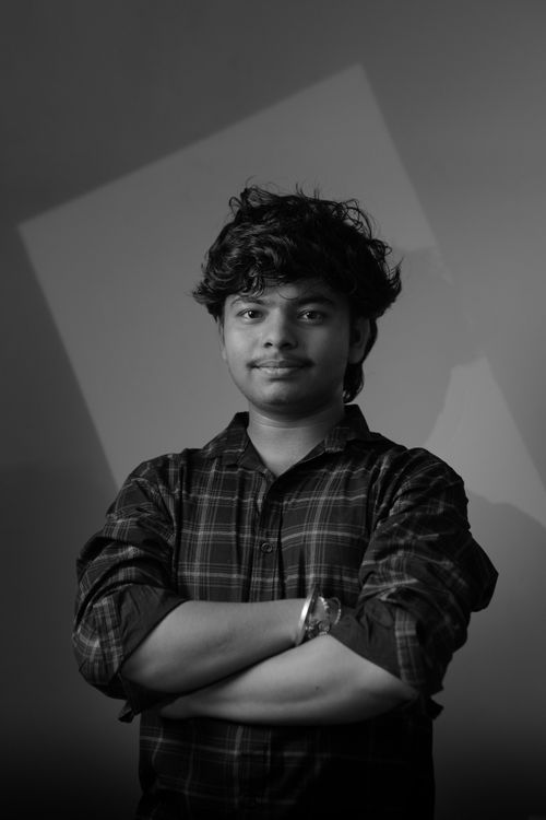 Free Classic black and white portrait of a young man with a confident pose and crossed arms. Stock Photo