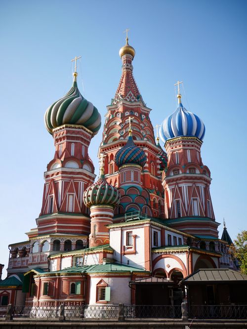 Free Iconic St. Basil's Cathedral in Moscow with colorful domes against a clear blue sky. Stock Photo