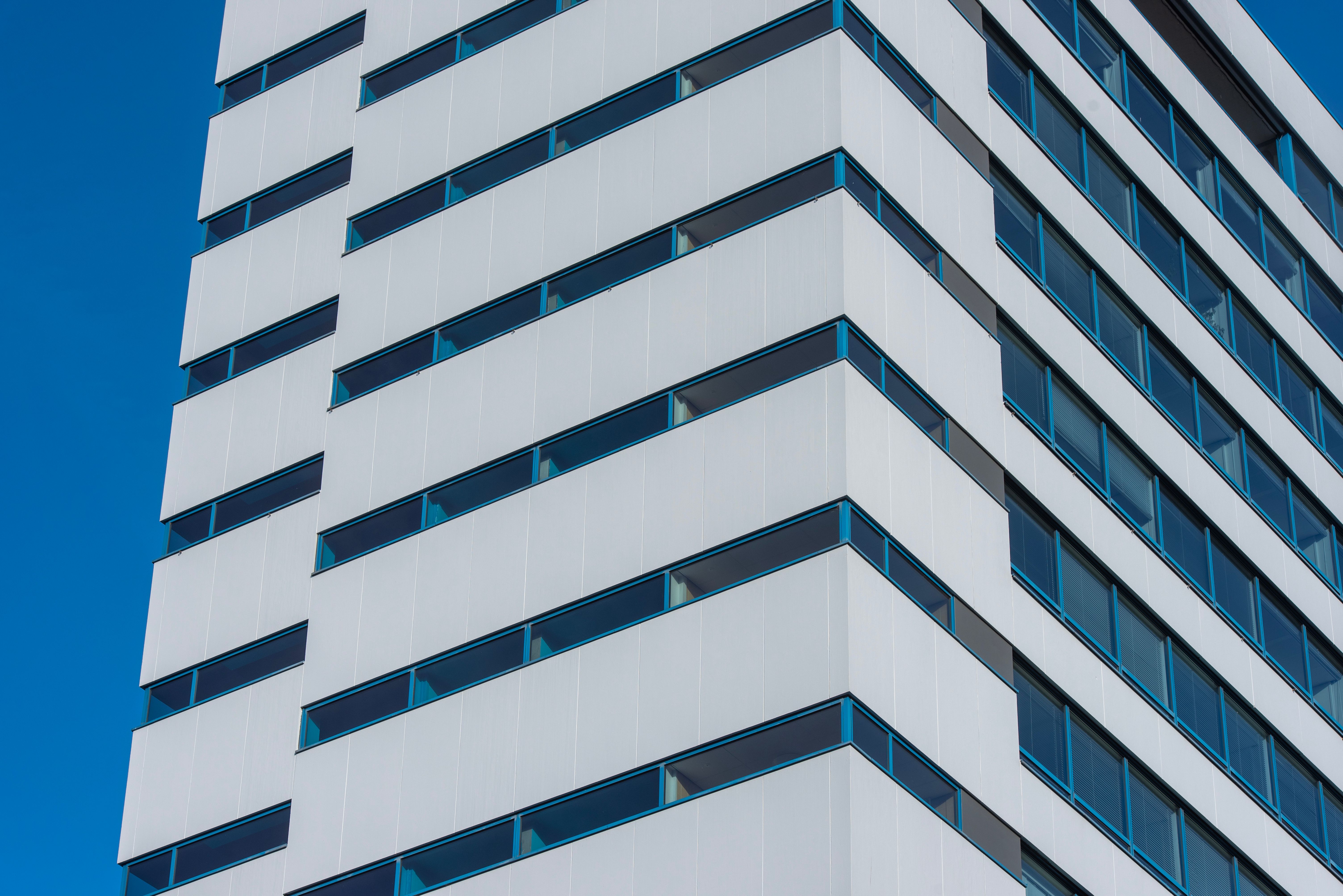 Modern High-Rise Building with Blue Windows · Free Stock Photo