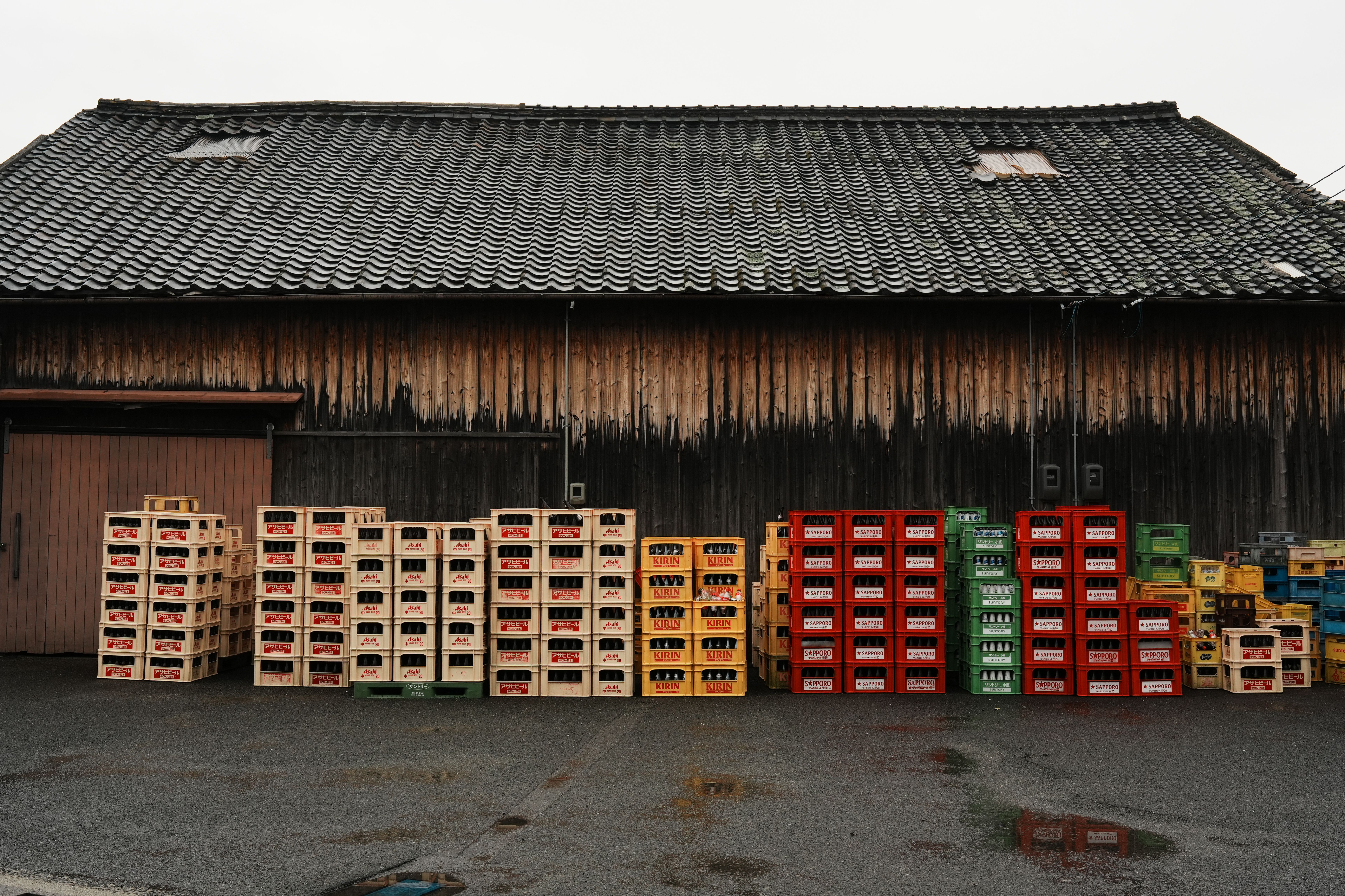 Top 10 glamorous warehouse and logistics jobs for students, recent grads, and others early in their careers — Photo by 巍 鲍 on