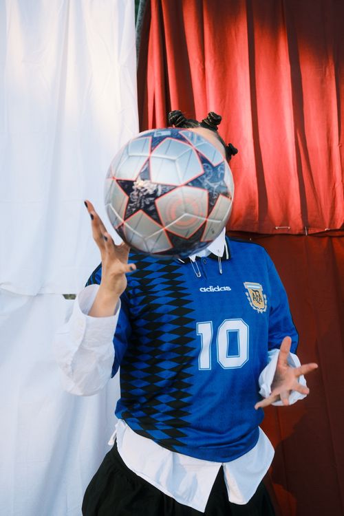 Free A dynamic shot of a soccer player with ball in motion, wearing a blue jersey. Stock Photo