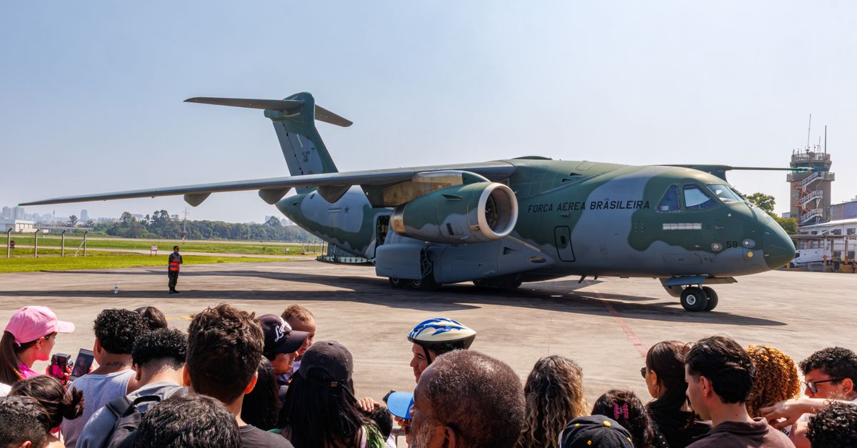 Flávio Bolsonaro Arrives in US, Calls Himself 'True President-Elect'