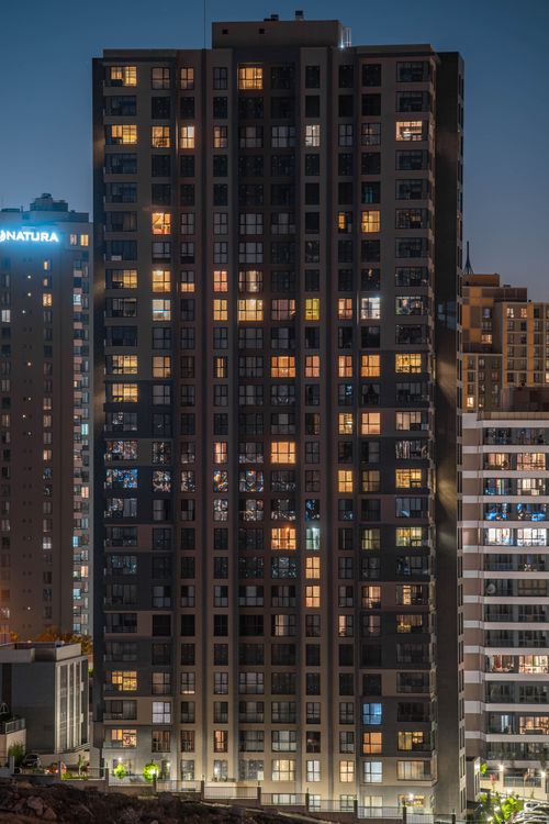 Free A high-rise apartment building illuminated at night in Ankara, Türkiye. Stock Photo