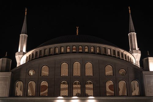 Free Stunning night view of the famous Kocatepe Mosque in Ankara, Türkiye, highlighting its architectural beauty. Stock Photo